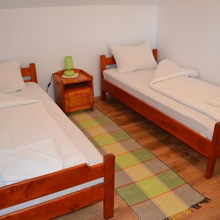 Margareta Vendeghaz Hotel Lupeni  Buitenkant foto