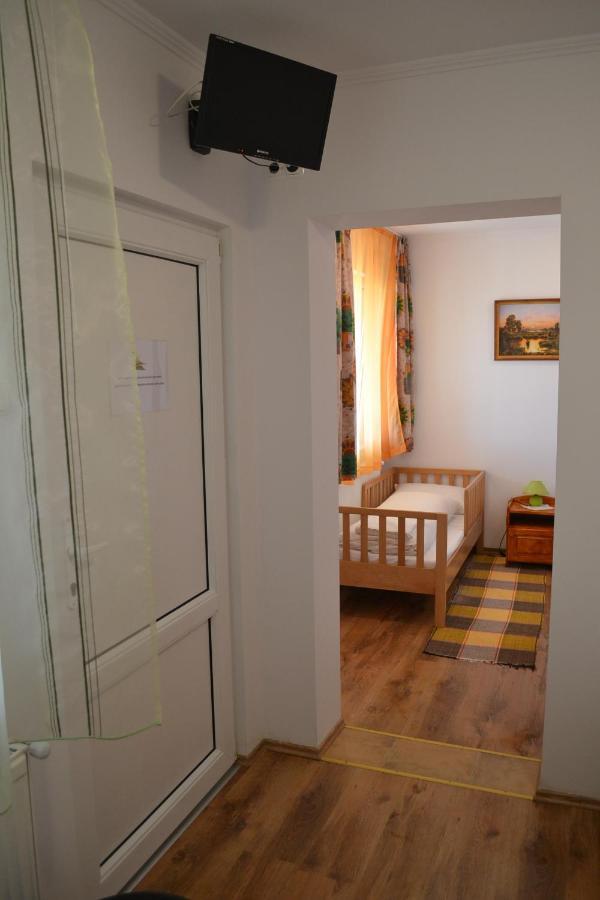 Margareta Vendeghaz Hotel Lupeni  Buitenkant foto