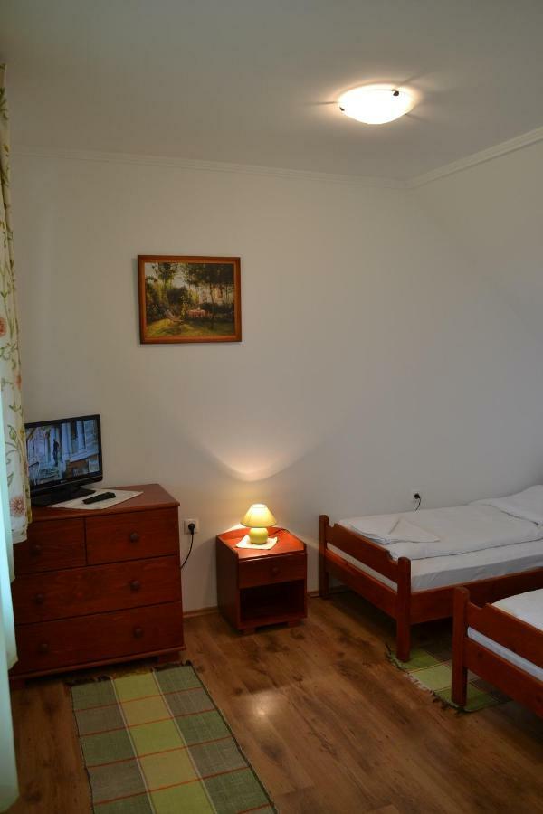 Margareta Vendeghaz Hotel Lupeni  Buitenkant foto
