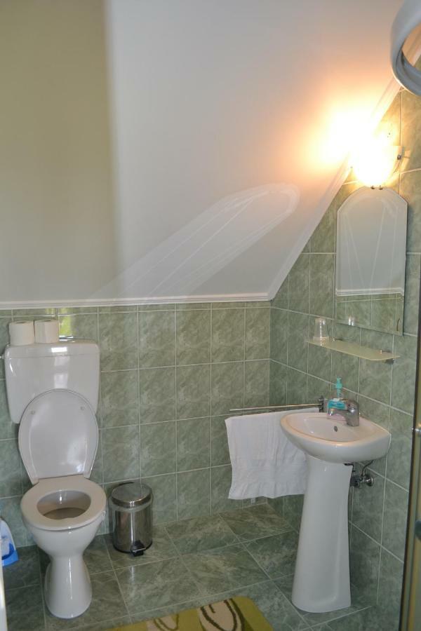 Margareta Vendeghaz Hotel Lupeni  Buitenkant foto