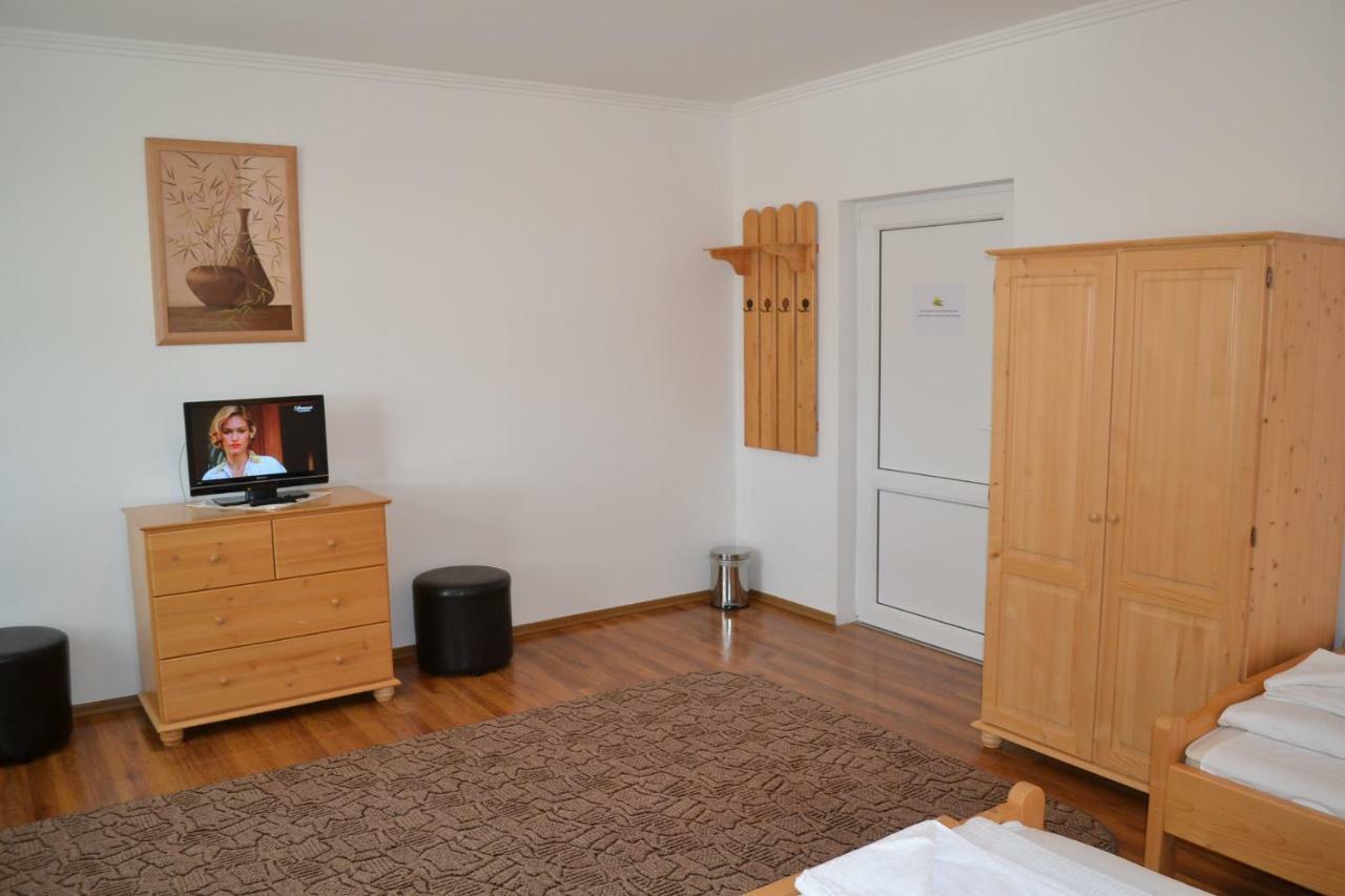 Margareta Vendeghaz Hotel Lupeni  Buitenkant foto
