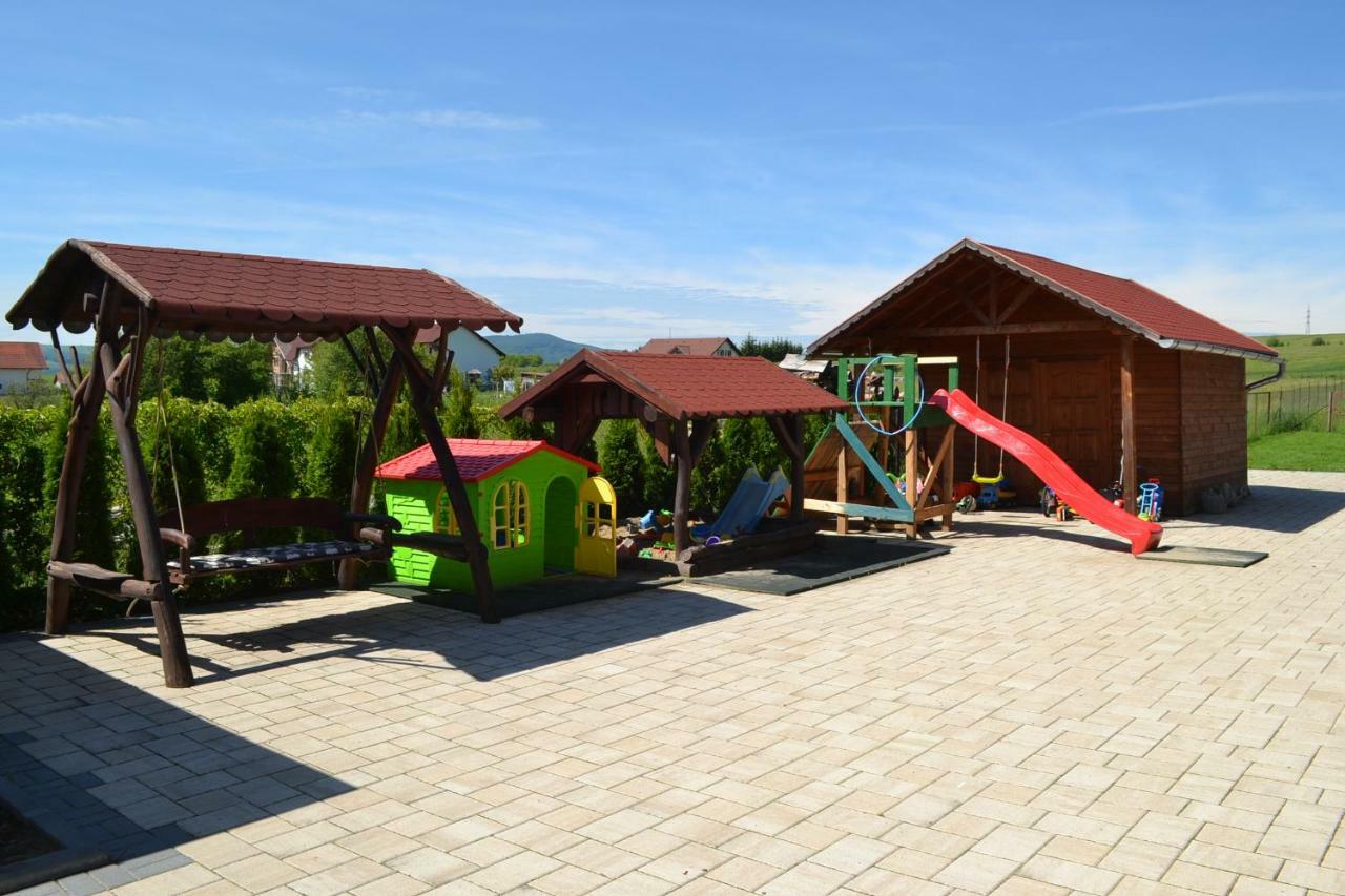 Margareta Vendeghaz Hotel Lupeni  Buitenkant foto